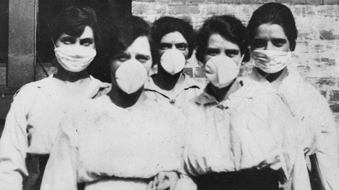 Women wearing surgical masks during influenza epidemic, Brisbane 1919