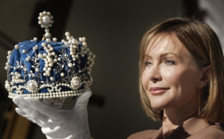 1973 titleholder Michelle Downes with the Miss Australia Quest crown.