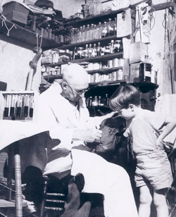 AE Smith with his young grandson Richard Llewellyn, about 1953.