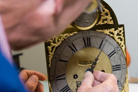 The minute hand is fitted.