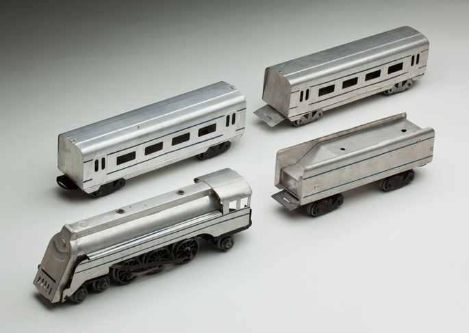 New South Wales Railways ‘Silver Chief’ clockwork locomotive, tender and passenger cars, made from aluminium, by Maurlyn Manufacturing Pty Ltd