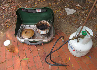 Boiling blackwattle bark