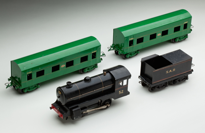 South Australian Railways ‘52 series’ clockwork locomotive with tender and two passenger cars, made from steel by Ron Titchener and associates