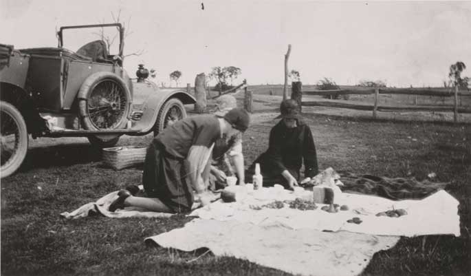 Osborne family picnicking alongside the Delaunay-Belleville