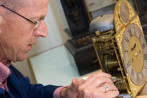 The fusee chain is correctly placed on the mainspring barrel before winding.