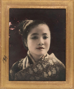 Portrait of Queen Khamphouy in a light brown frame.
