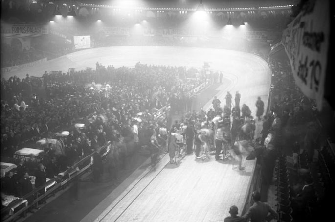 Cyclists at the start line inside the Berlin veledrome