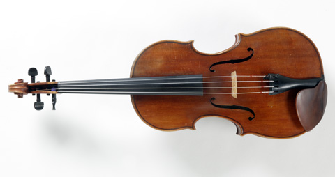 Front view of a viola.
