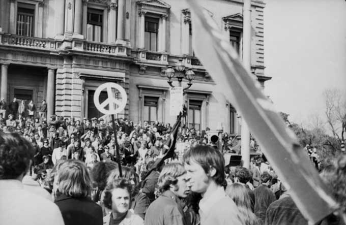 A black and white photo taken in the 1970s of a crowd of protestors.