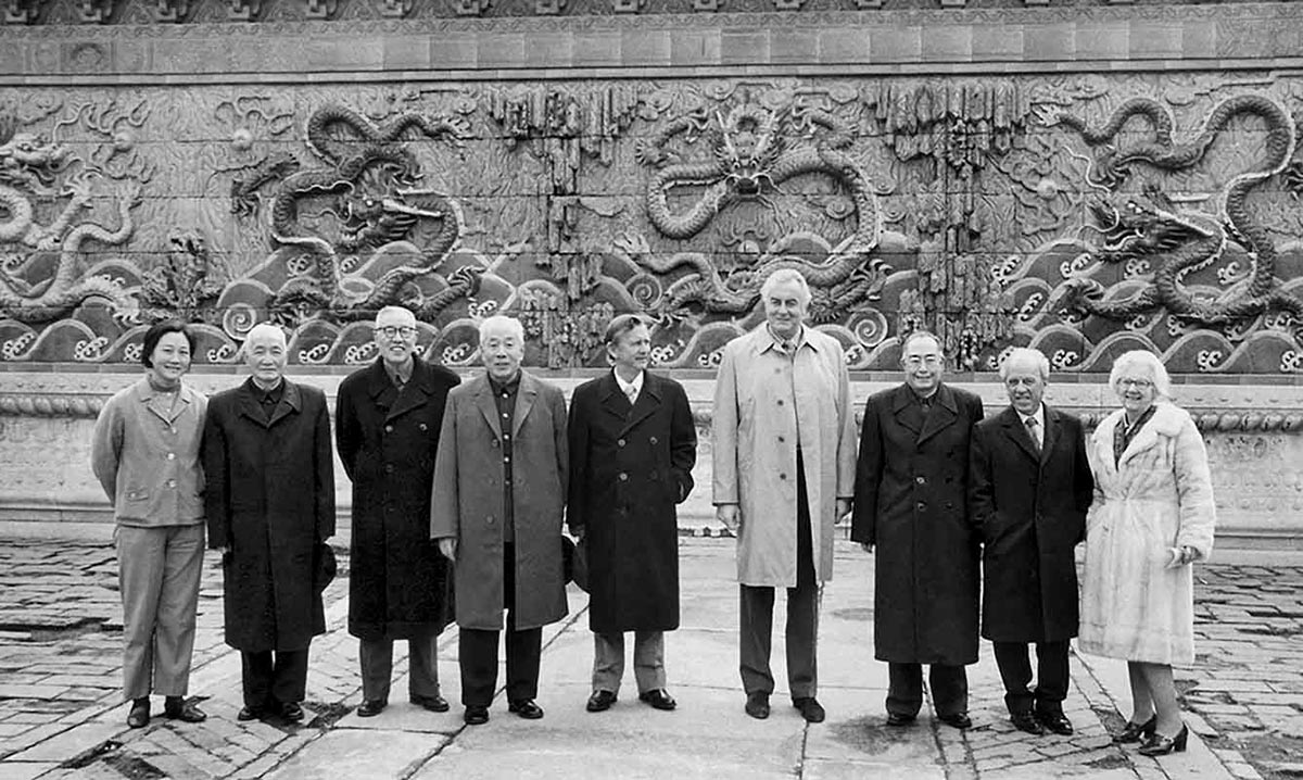 Prime Minister Gough Whitlam in front of the Wall of the Nine Dragons, Peking