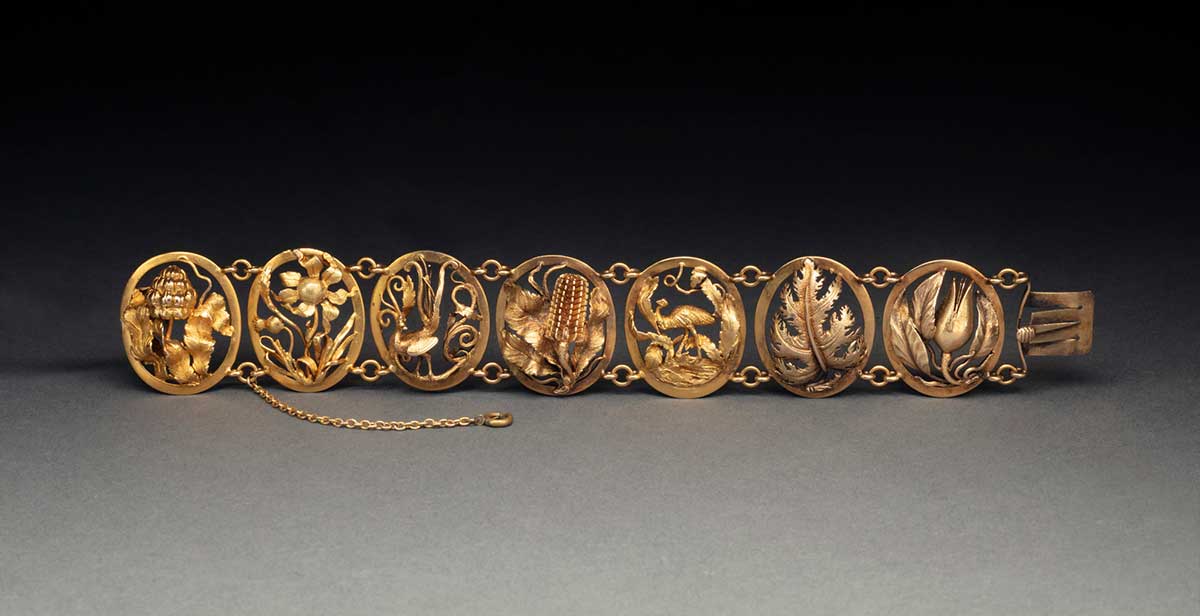 Gold openwork bracelet. - click to view larger image