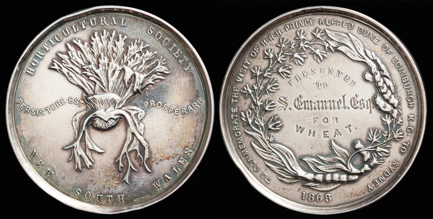 Front and back of a silver medallion - click to view larger image