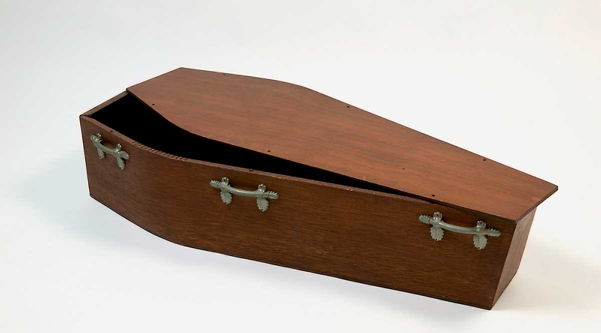 Small coffin with lid. - click to view larger image
