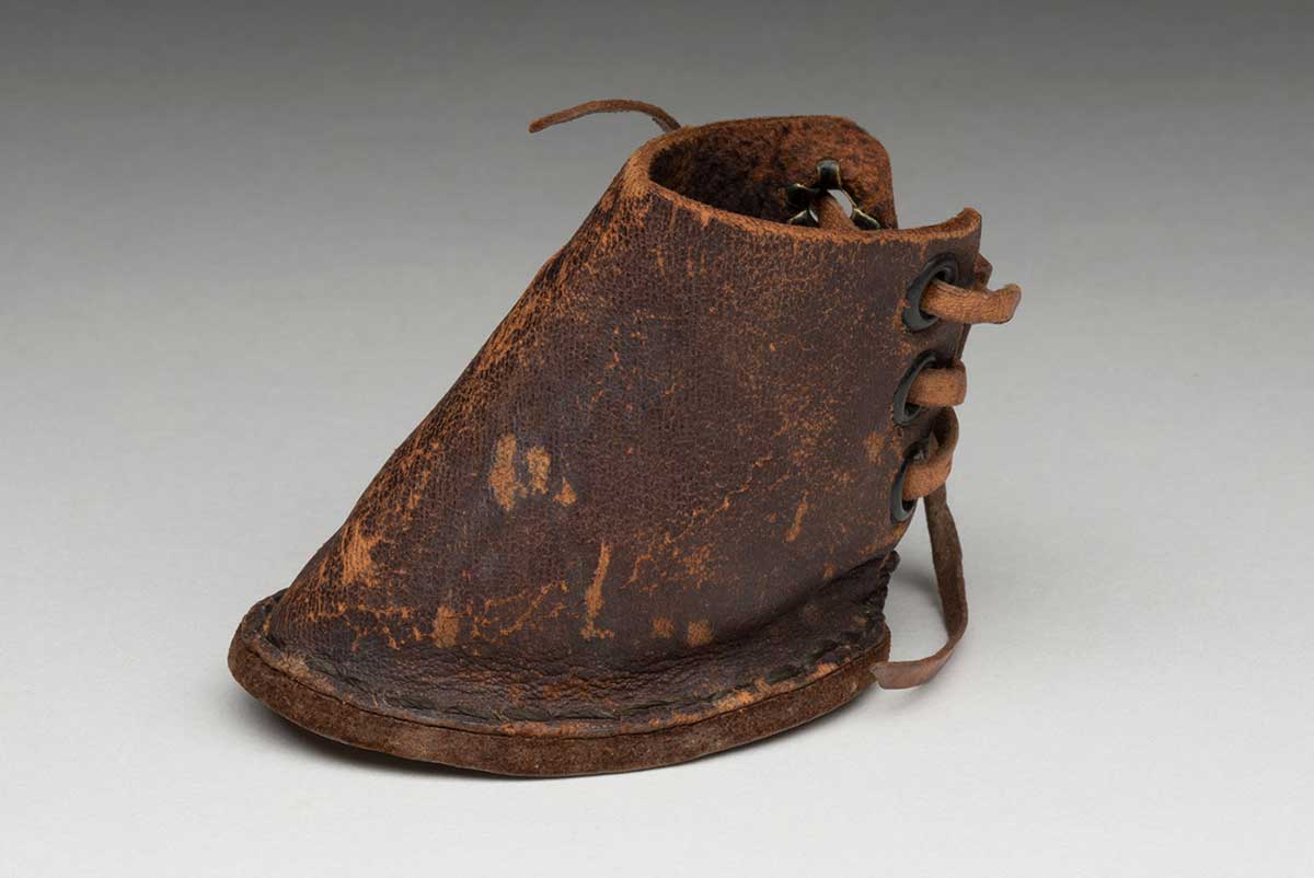 Small leather dog boot. - click to view larger image