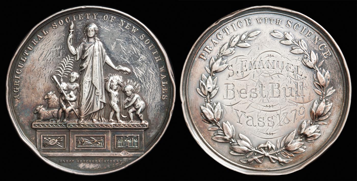 Front and back of a silver medallion - click to view larger image