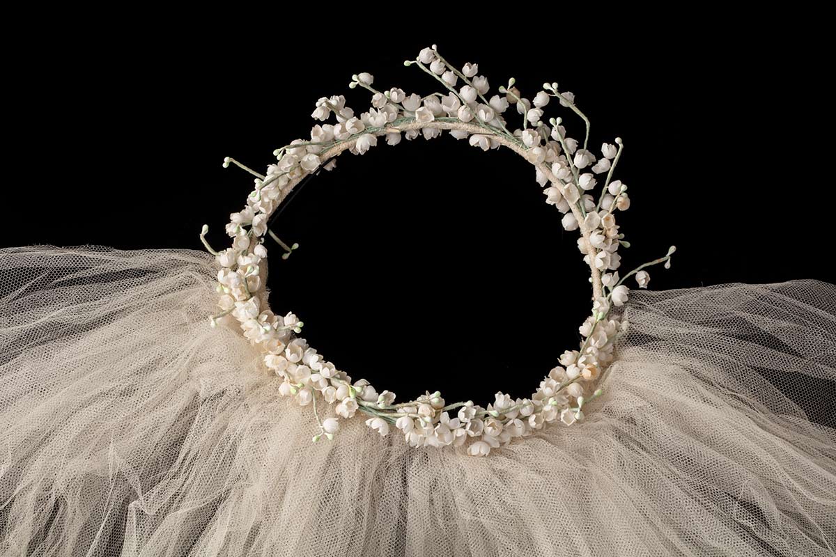 Ornate headband featuring white flowers and a veil. - click to view larger image