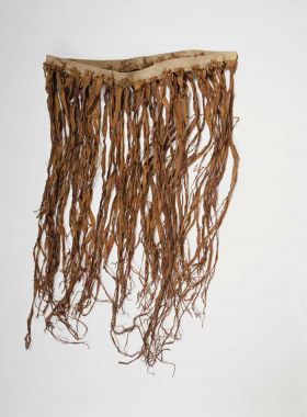 of apron made of red-brown dyed musa leaves, knotted to a plaited band.