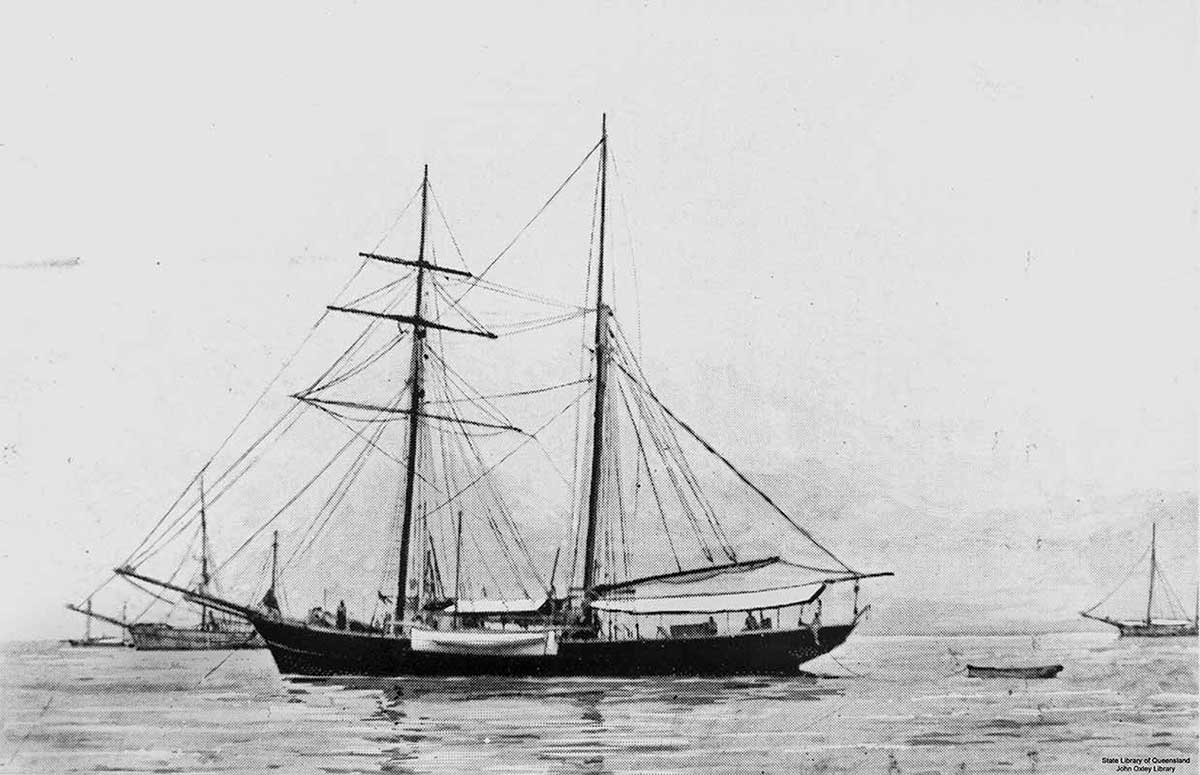 Pearling boat at sea. - click to view larger image
