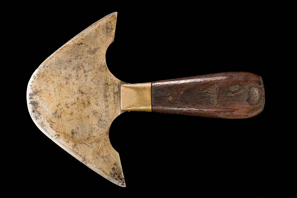 Round-faced leather knife. - click to view larger image