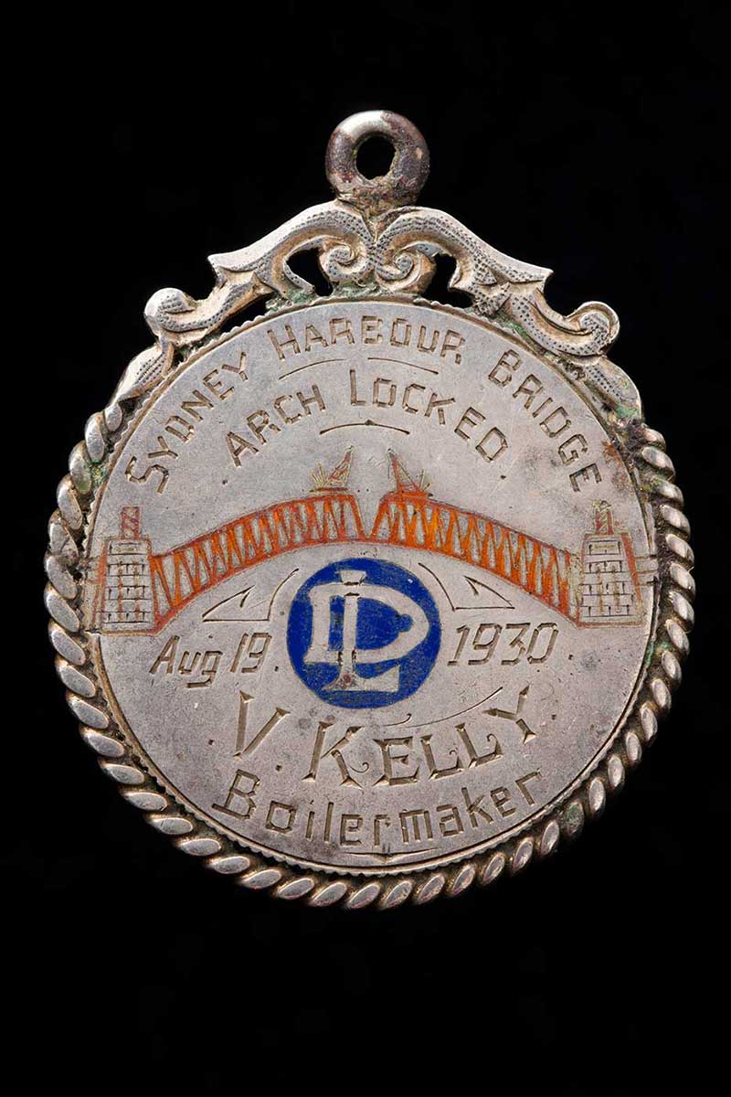 Circular medal awarded to V Kelly inscribed 'Sydney Harbour Bridge, arch locked, Aug 19, 1930.' - click to view larger image