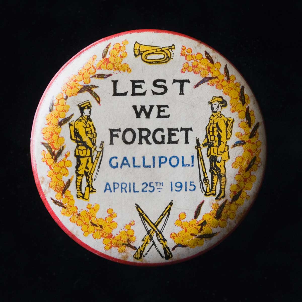 Badge with the words 'est We forget Gallipoli badge, 25 April, 1915'. - click to view larger image