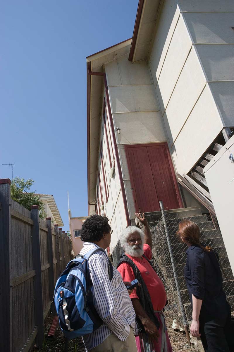 Martin Ballangarry at the rear of the Bowraville theatre - click to view larger image