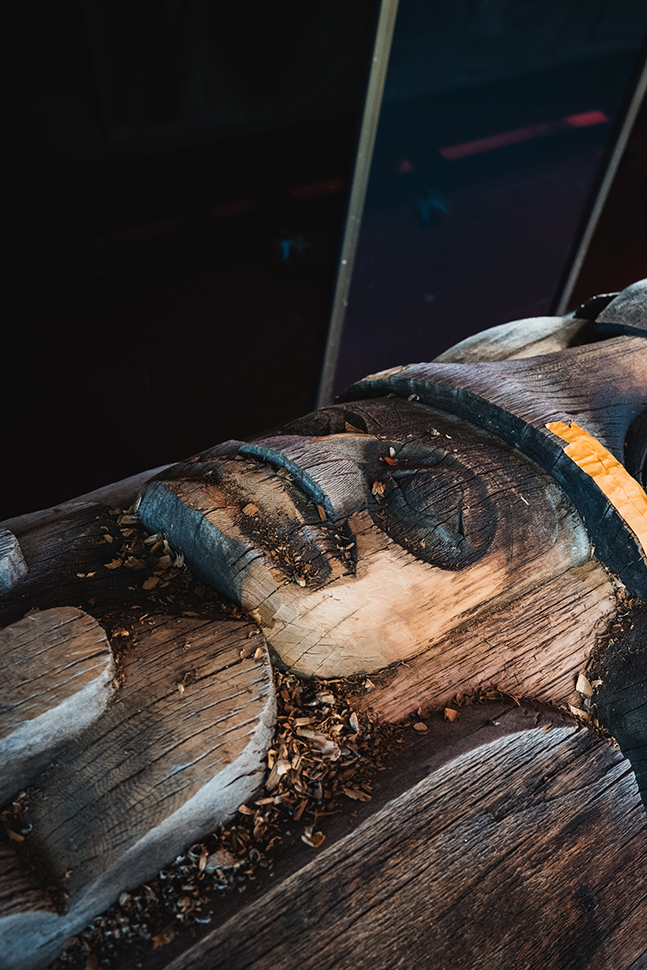A close up of a wooden Hadia totem.