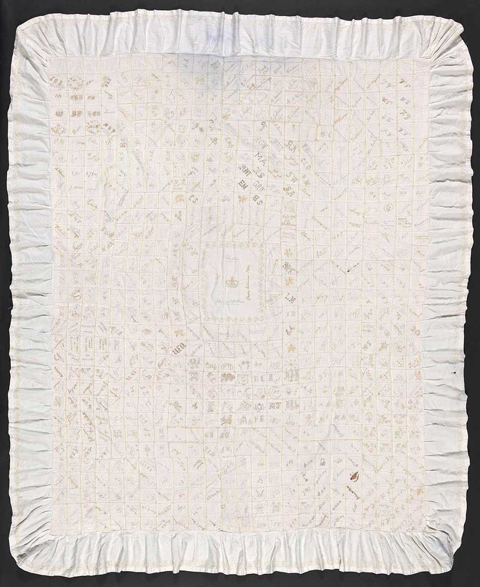 Hopetoun detail in centre of quilt - click to view larger image