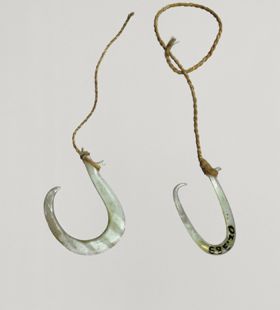 Fishhook made of mother-of-pearl, where strings made of various plant fibres are attached.