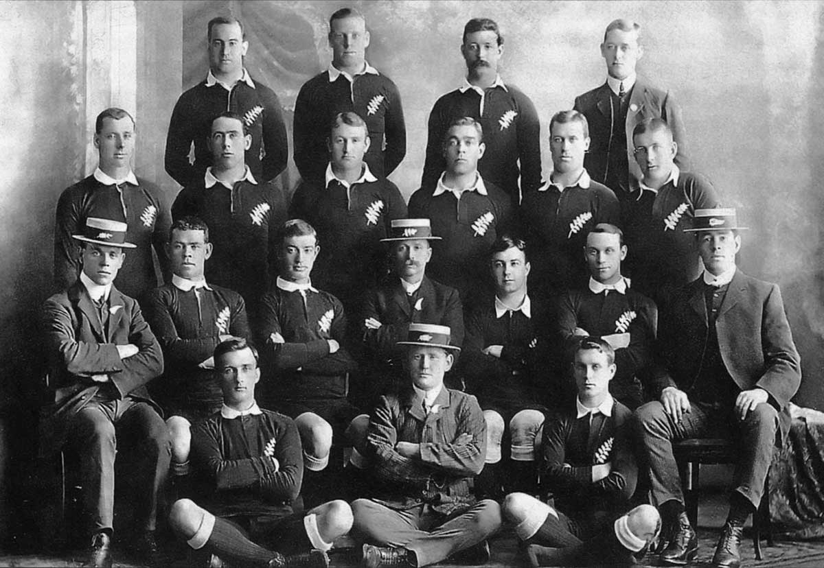 Black and white group portrait photo of the New Zealand ‘All Golds’.