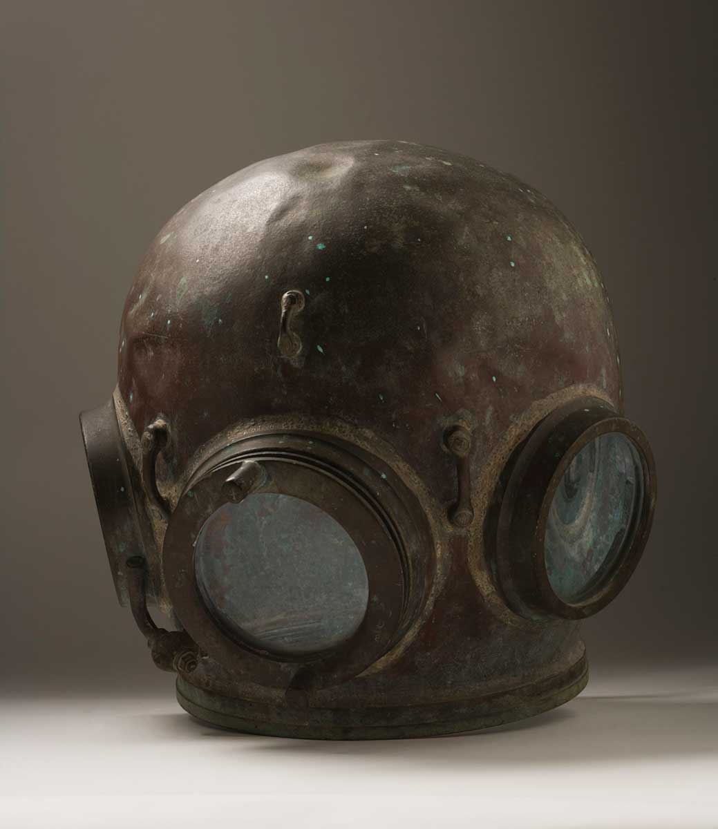 Pearl diving helmet - click to view larger image