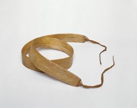 Matted belt made of flax, ending at each end in a plaited band.