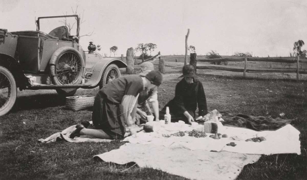 Osborne family picnicking alongside the Delaunay-Belleville. - click to view larger image