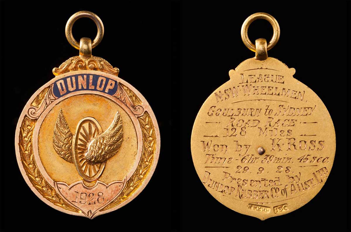 Front and back of a gold coloured circular medal. - click to view larger image