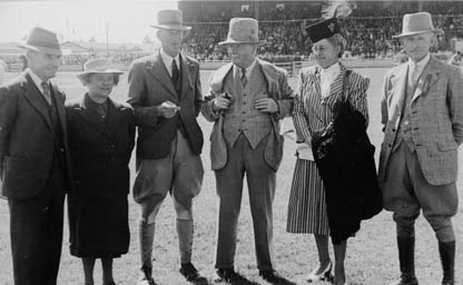 Hedwick ‘Granny’ McDonald (second from left), 1948